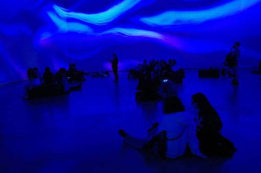 Müzedeki etkileyici sanat eseri.