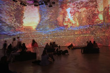 Müzedeki etkileyici sanat eseri.