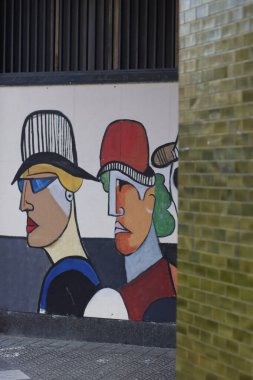 Duvara yazı yazmak.