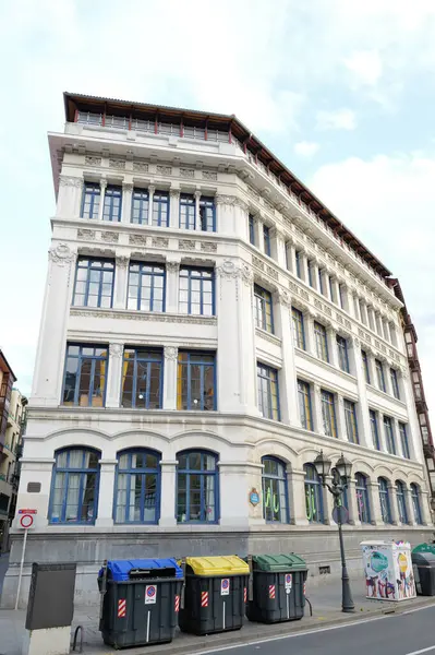 İspanya 'nın Bilbao şehrindeki klasik bina.