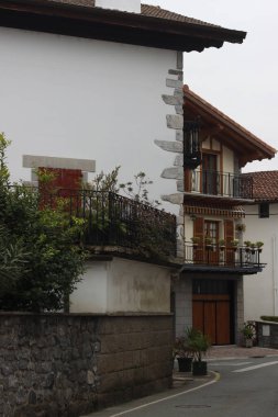 İspanya 'nın Leitza köyünde bir sokak.
