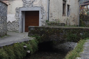 İspanya 'nın Leitza köyünde bir sokak.