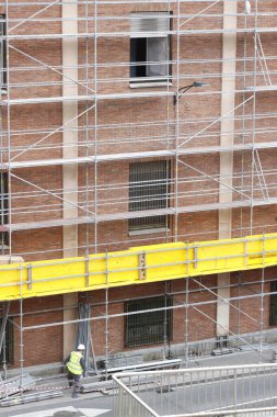 Şehirdeki inşaat alanında.