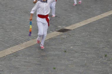 Bask halk dansı gösterisi