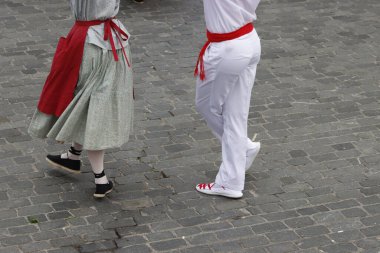 Bask halk dansı gösterisi