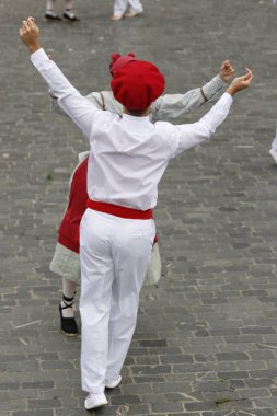 Bask halk dansı gösterisi