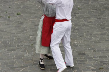 Bask halk dansı gösterisi