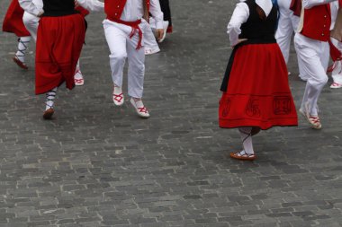 Bask halk dansı gösterisi