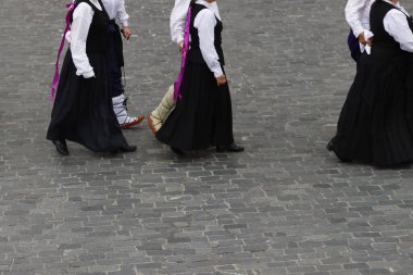 Bask halk dansı gösterisi