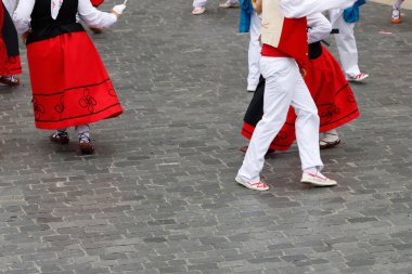 Bask halk dansı gösterisi