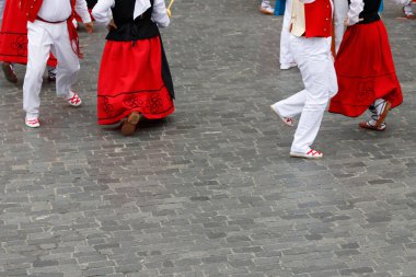 Bask halk dansı gösterisi