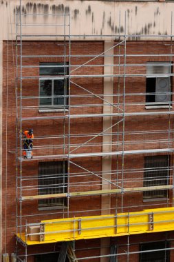 Şehirdeki inşaat alanında.