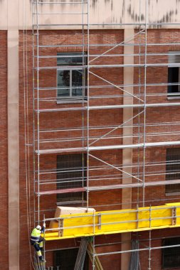 Şehirdeki inşaat alanında.