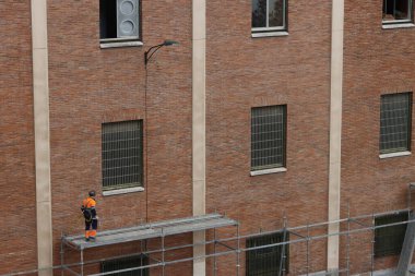 Şehirdeki inşaat alanında.