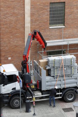 Şehirdeki inşaat alanında.