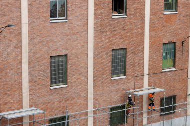 Şehirdeki inşaat alanında.