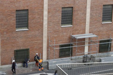 Şehirdeki inşaat alanında.