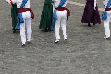 Bask halk dansı gösterisi