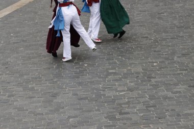 Bask halk dansı gösterisi