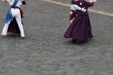 Bask halk dansı gösterisi