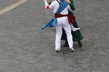 Bask halk dansı gösterisi