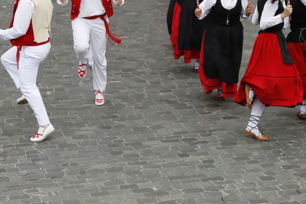 Bask halk dansı gösterisi