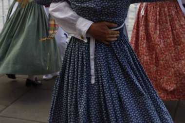 Açık havada Bask halk geçidi.