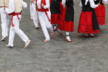 Bask halk dansı gösterisi