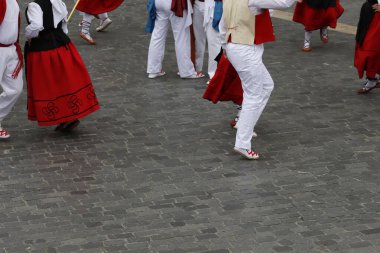 Bask halk dansı gösterisi