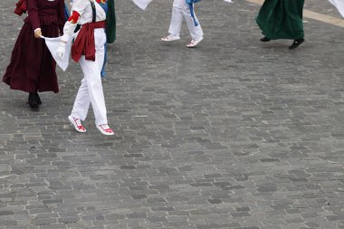 Bask halk dansı gösterisi