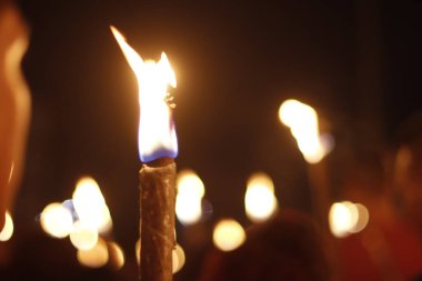 Ateşli bonlar ve havai fişeklerle dolu gece etkinliği