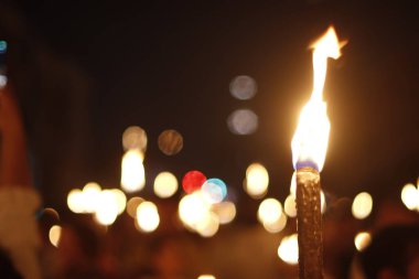 Ateşli bonlar ve havai fişeklerle dolu gece etkinliği