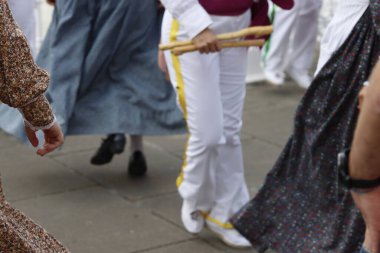 Bask halk dansı gösterisi