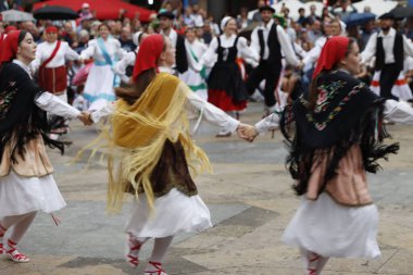 Bask halk dansı gösterisi