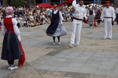 Bask halk dansı gösterisi