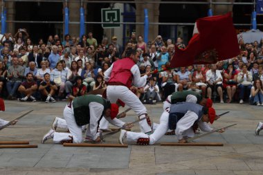 Bask halk dansı gösterisi