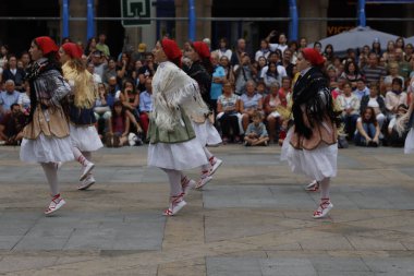 Bask halk dansı gösterisi