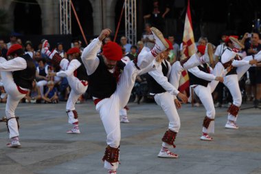 Bask halk dansı gösterisi