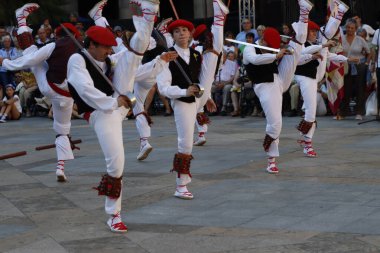 Bask halk dansı gösterisi