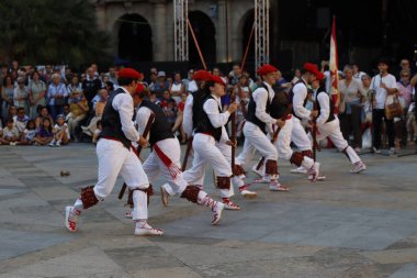 Bask halk dansı gösterisi