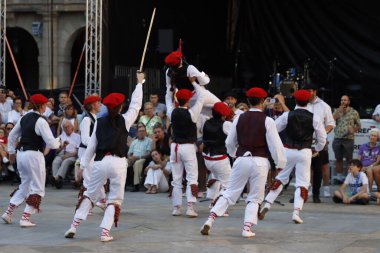 Bask halk dansı gösterisi