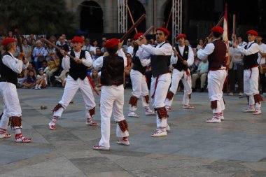 Bask halk dansı gösterisi