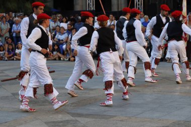 Bask halk dansı gösterisi