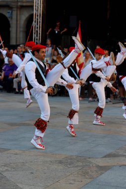 Bask halk dansı gösterisi