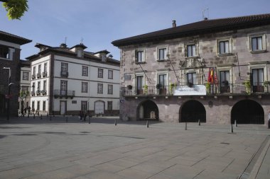  İspanya 'nın Navarre kasabasında Bask tarzı evler