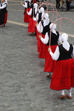 Bask halk dansı gösterisi
