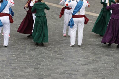 Bask halk dansı gösterisi