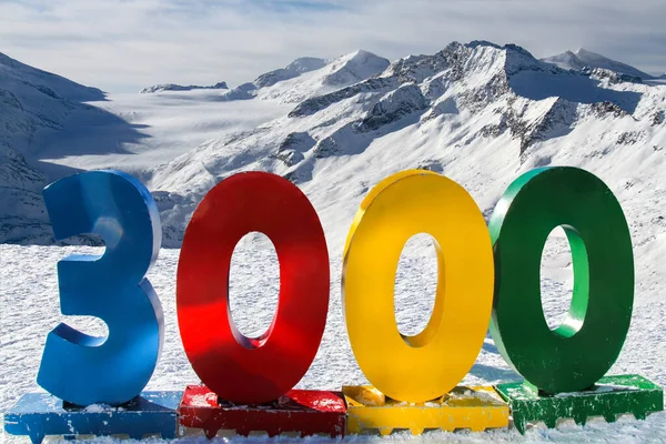 3000 Inscription Touristique Colorée Vue Glacier Sur Les Montagnes Col Photos De Stock Libres De Droits