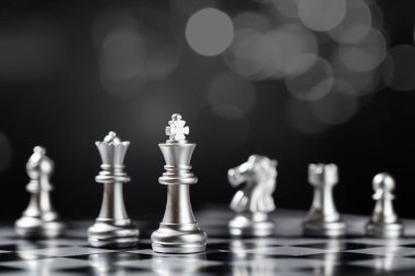 Satranç oyunu stratejik iş liderliği başarılı takım çalışması. İş lideri konsepti. strateji meydan okuma işi başarılı.