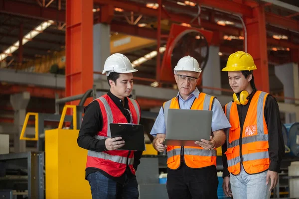 Three Man Industrial Engineers Wear Hard Hats Uniform Using Laptop — Stock Fotó